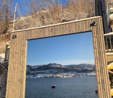 Oystese Apartamento | Panoramaresort in Hardangerfjorden leilighet i sjøkanten ved Hardangerfjorden for 7 personer boat , sauna,kajak, SUP for rent