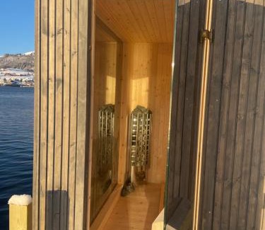 Oystese Apartamento | Panoramaresort in Hardangerfjorden leilighet i sjøkanten ved Hardangerfjorden for 7 personer boat , sauna,kajak, SUP for rent