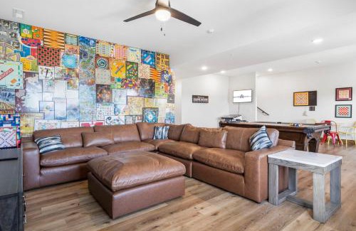 Hollister Casa | Panoramic Lake View, Billiards, Golden Tee Arcade, Private Hottub, Free Daily Tickets!