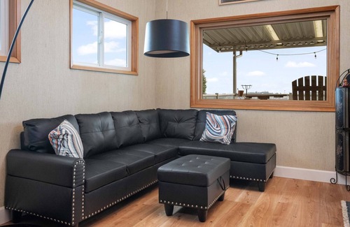 Northwest Portland Casa | Panoramic River and Territorial Views From Enormous Deck, BBQ, Next to Forest Park