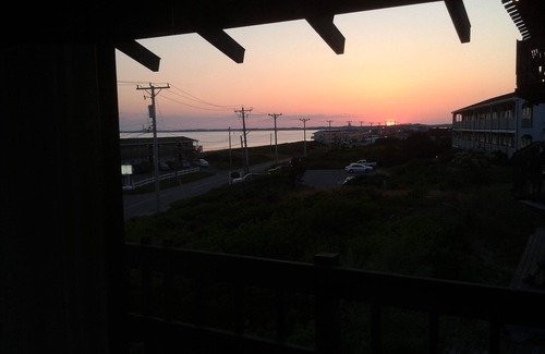 North Truro Apartamento | ¡¡VISTAS PANORÁMICAS!! Estudio Frente Unidad playa al otro lado de la calle.