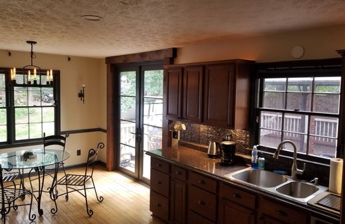 Tucker Casa | panoramic views, large hot tub / jacuzzi, cozy