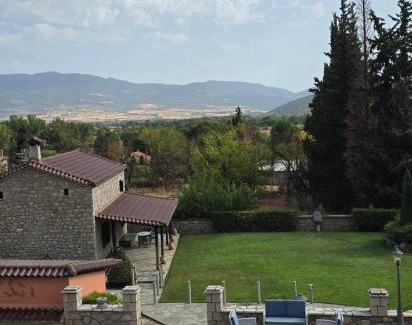 Lilaia Chalet De Esquí | Panos Stone House