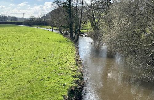 Llandefeilog Casa | Pant Y Cwtsh - A lovely 1 bedroom annexe with kitchenette close to Pembrey Country Park
