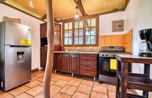 Cahuita Casa | "Paraíso en Cahuita: Tu casa a un Paso del Parque Nacional 🌴🏡"