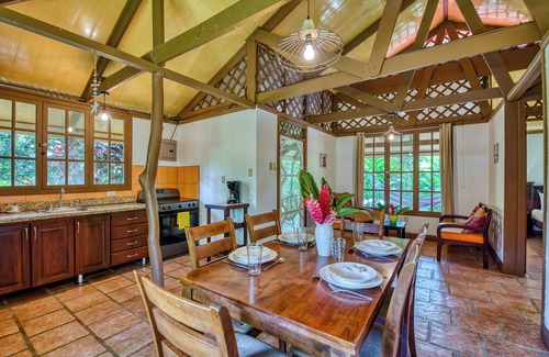 Cahuita Casa | "Paraíso en Cahuita: Tu casa a un Paso del Parque Nacional 🌴🏡"