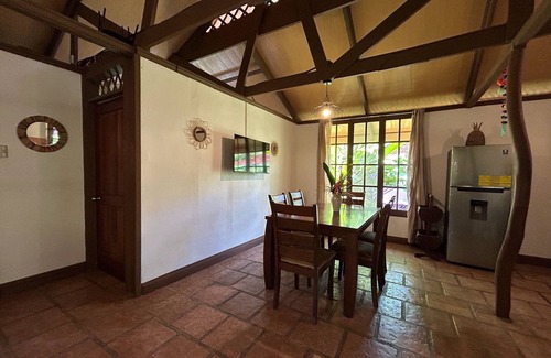 Cahuita Casa | "Paraíso en Cahuita: Tu casa a un Paso del Parque Nacional 🌴🏡"