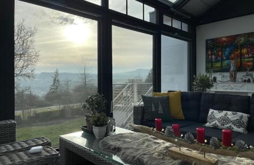 Burgbrohl Apartamento | Paradies in der Vulkaneifel - Panorama-Blick und Wintergarten für jedes Wetter