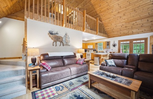 Carp Lake Casa | Paradise Acres- Enjoy the Vibrant Autumn Colors from the Comfort of the Cabin!