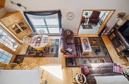 Carp Lake Casa | Paradise Acres- Enjoy the Vibrant Autumn Colors from the Comfort of the Cabin!
