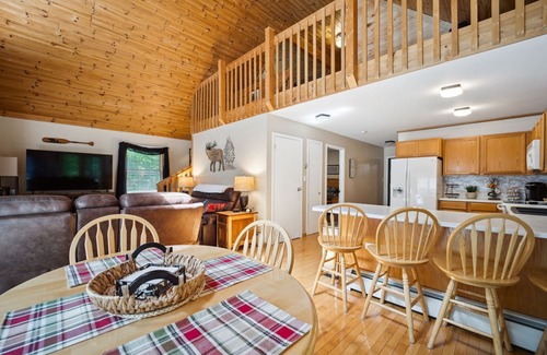 Carp Lake Casa | Paradise Acres- Enjoy the Vibrant Autumn Colors from the Comfort of the Cabin!