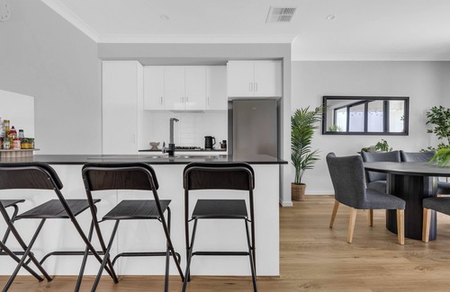 Paradise Casa | Paradise Family Home, Close to CBD & Amenities