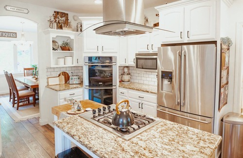 Anchorage Casa | Finca de lujo a 20 minutos de Anchorage con bañera de hidromasaje. Genial para grupos. Duerme 14!