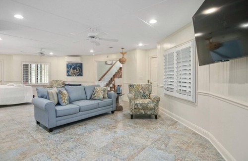 Jeremy Cay Casa | Paradise Found- Stunning Ocean views + Unique Home