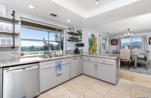 East Grove Casa | Paradise Hilltop Escape: GameRoom/PoolSlide/Pool/EVCharger/Volleyball/Basketball