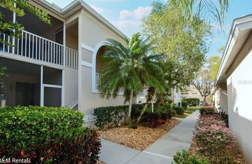 Palmer Ranch Condominio | Paradise Home away from Home: Golf, Swimming, Tennis, & lots of Fun in the Sun!