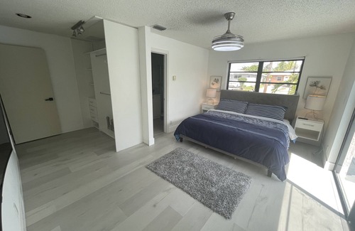 Hallandale Beach Hotel | Paradise hotel