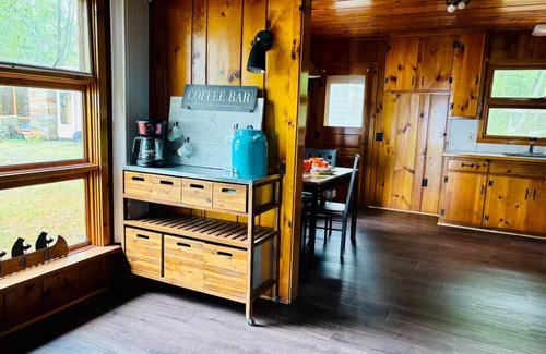 Carp Lake Cabina | Paradise Lake near Mackinaw City. Lakefront, near downtown & ferry docks