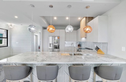 Monroe County Casa | Paradise Point 11- New 3 bed 3 bath Oceanfront home rooftop balcony- Pets OK