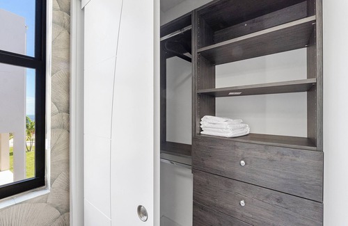 Monroe County Casa | Paradise Point 11- New 3 bed 3 bath Oceanfront home rooftop balcony- Pets OK