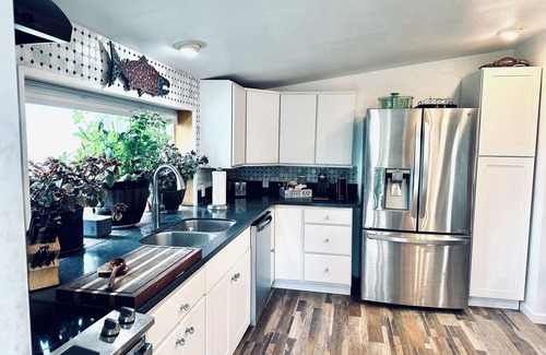 Homer Casa | Paradise Suites in Homer Alaska, an entire house w/a hot tub