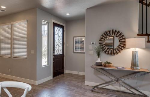 Santa Clara Casa | Paradise VIllage 72Fire Pit, Private Hot Tub, Xbox, Pink Pong, Community Amenities