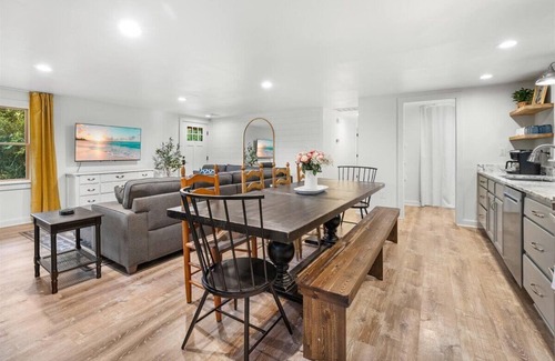 Fayetteville Casa | Parents Weekend Open+2 King Beds+Sleeps 6+Peaceful