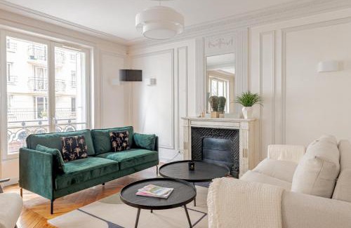 16th Arrondissement Apartamento | Parisian Elegance 2 Bedr in the 16th