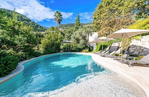 Tourrettes-sur-Loup Villa | AGUJERO DE PERIODISTA PARISIANO: VILLA HERMOSA, UBICACIÓN CENTRAL, PISCINA Y VISTAS