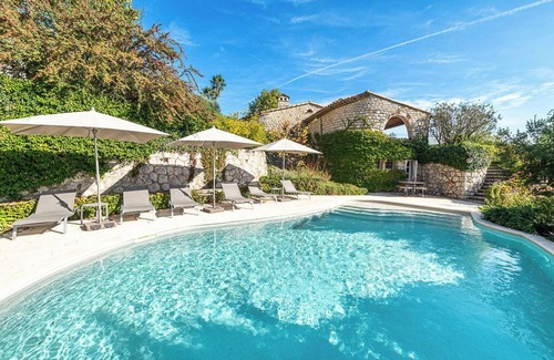Tourrettes-sur-Loup Villa | AGUJERO DE PERIODISTA PARISIANO: VILLA HERMOSA, UBICACIÓN CENTRAL, PISCINA Y VISTAS