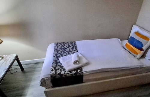 Rusholme Hotel | Park Crescent Hotel