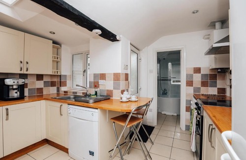 Henley Casa | Park End House - Parking, Pet Friendly