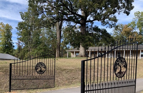 Newport Cabaña | Modelo Park con porche / cocina completa / sala de estar completa / cama de tamaño completo en el dormitorio