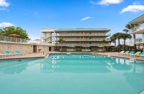 Historic Downtown Kissimmee Hotel | Park Royal Orlando Lively Room with 2 DBL Beds & Pool