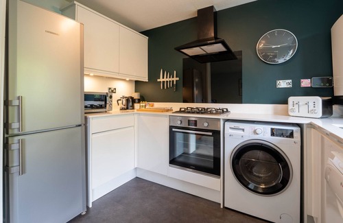 Salfords Apartamento | De Lujo-Vista al Jardín-Apartamento-Baño privado con ducha-2 bed 1 bath apart...