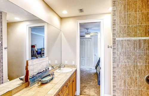 Historic District Casa | Parke Place | Estate in Ocala with a saltwater pool & guesthouse