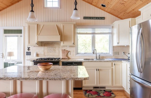 Oxford Casa | Parker Lake House with Outdoor Hot Tub with Lake View