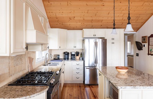 Oxford Casa | Parker Lake House with Outdoor Hot Tub with Lake View