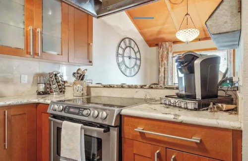 Shaver Lake Condominio | Parker's Peak Cabin w BBQ Grill & Community Pool