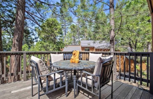 Shaver Lake Condominio | Parker's Peak Cabin w BBQ Grill & Community Pool