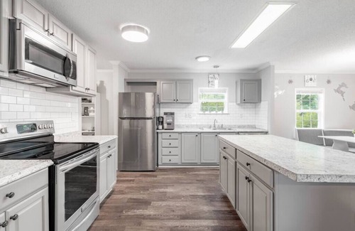 Madison Casa | Parking for 75+ Travel Workers Welcome