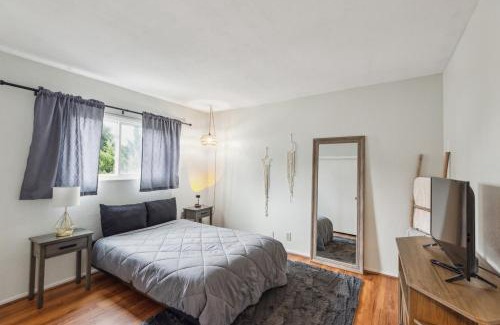 Circle Area Apartamento | Parking,Pet,2bd,2b,WIFI,Smart TVs,Walk to Food,Fun