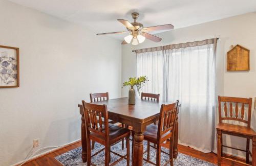 Circle Area Apartamento | Parking,Pet,2bd,2b,WIFI,Smart TVs,Walk to Food,Fun