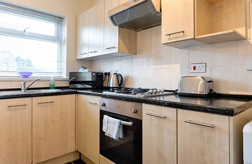 Margam Casa | Perfect Base to Stay in Swansea - TV in every Bedroom!