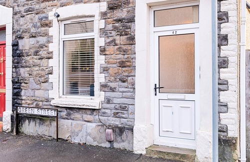 Margam Casa | Perfect Base to Stay in Swansea - TV in every Bedroom!