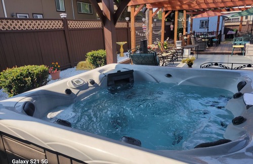 Russell Casa | Parkrose Luxury Suite