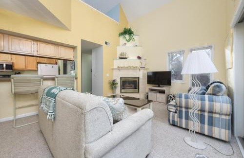 South Haven Casa | Parkshores 4 - community pool & steps to Lake MIchigan beaches!