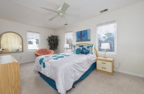 South Haven Casa | Parkshores 4 - community pool & steps to Lake MIchigan beaches!