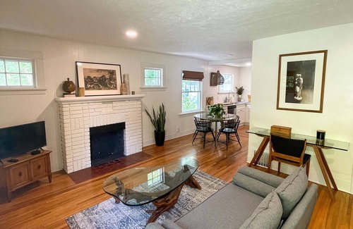 Manito Casa | Parkside Bungalow steps away from Manito Park