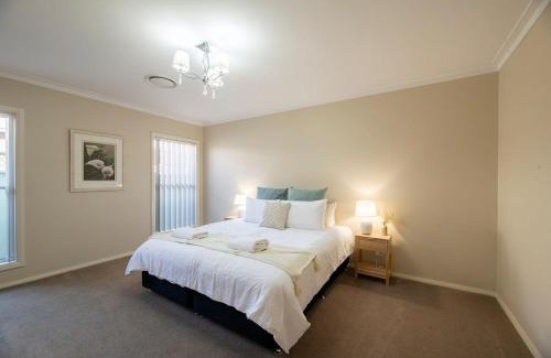 Dubbo Casa | Parkside Getaway - Pool, Family Entertainer